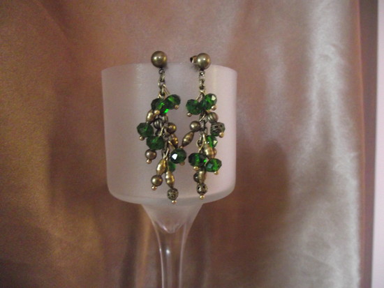 Žalvariniai auskarai su žaliais kristalais