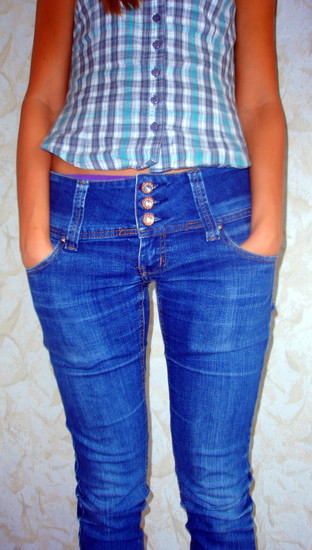 Moteriškos džinsinės kelnės. 
