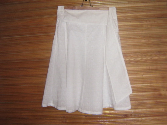 Nerealus baltas sijonas