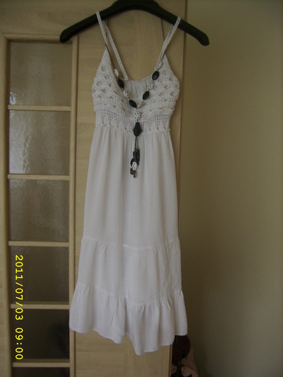 balta nuostabi suknele