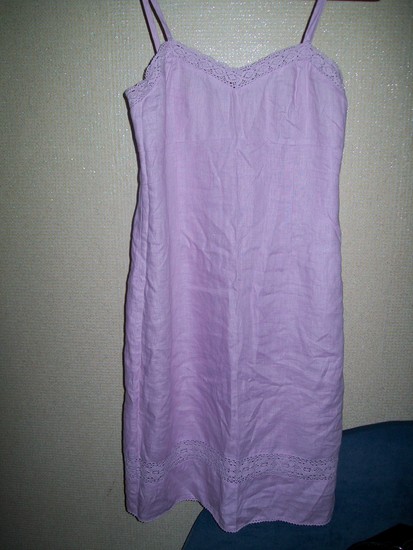 Moteriška violetinė suknelė
