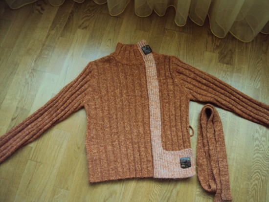 ryzos spalvos vilnonis megztinis
