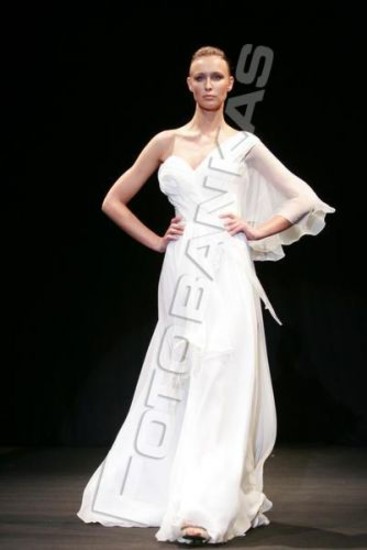 Vestuvine suknele 2010kolekcija Egidujus Rainys