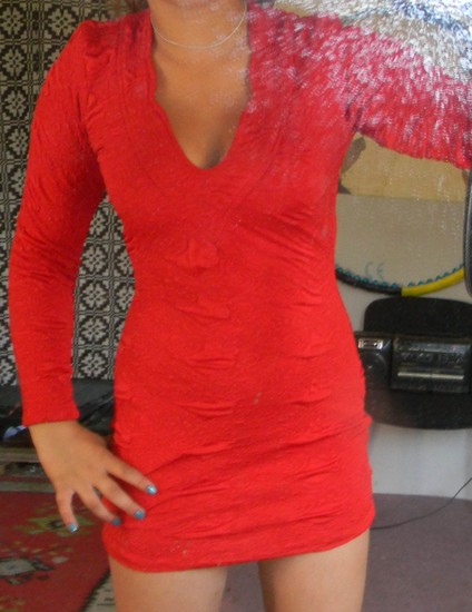 Raudona suknelė (rezervuota)