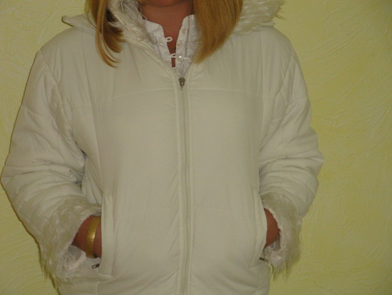 Balta striukytė žiemai 10-12 metu mergaitei