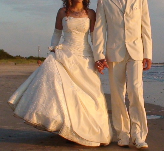 Vestuvinė suknelė ir kostiumas