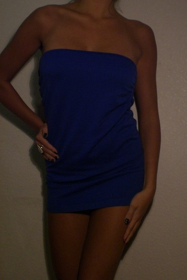 Nereali mėlyna suknelė