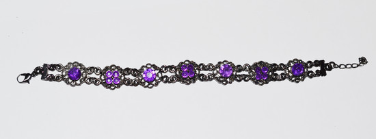 Apyrankė su violetiniais kristaliukais