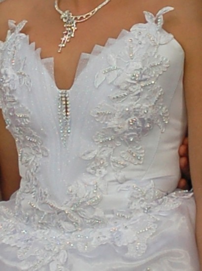 Vestuvine suknele su veliumu