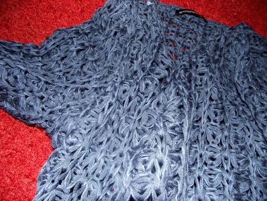 Melynas nertas megztinis