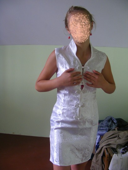 Balta kiniška suknelė, trumpa
