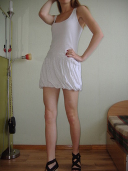 balta suknele