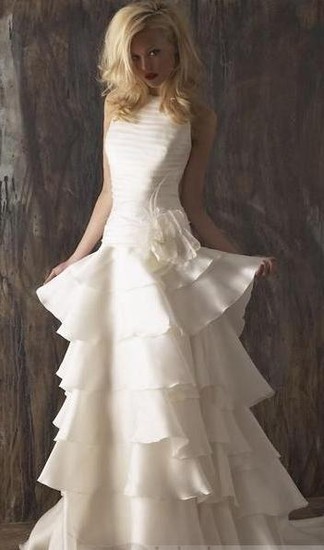 Labai graži elegantiška vestuvinė suknelė
