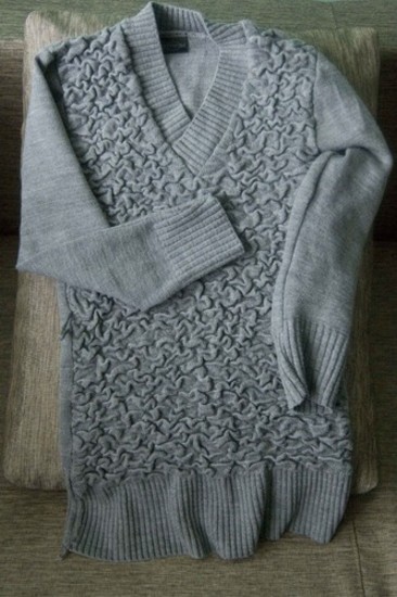 Moteriškas pilkas ilgas megztinis