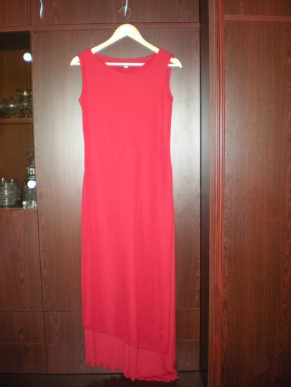 Raudona nauja suknute