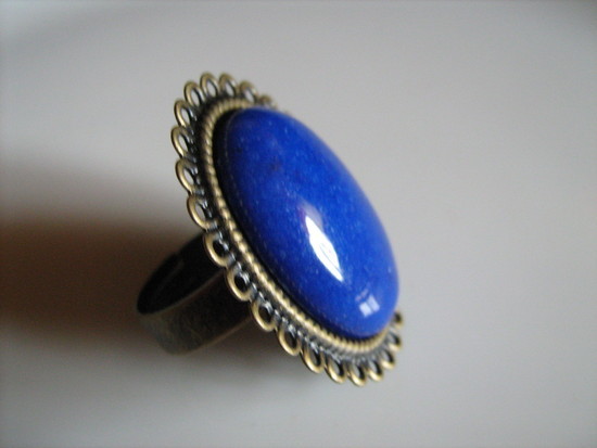 Žiedas su mėlynu žadeitu