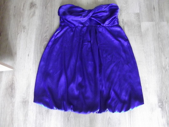 Ryskiai violetine suknute
