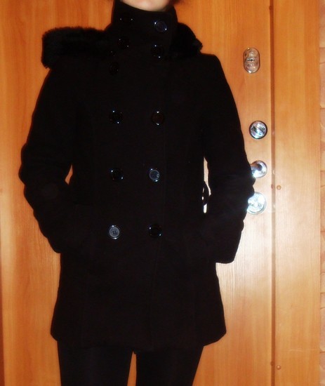 Žieminis juodas paltukas su kapišonu
