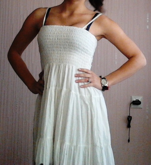 balta vasarinė suknelė
