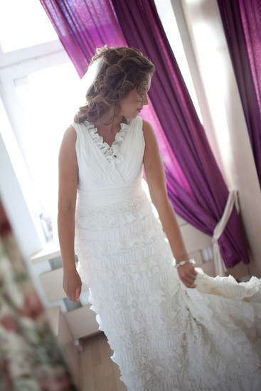 Raukiniuota vestuvinė suknelė iš šifono