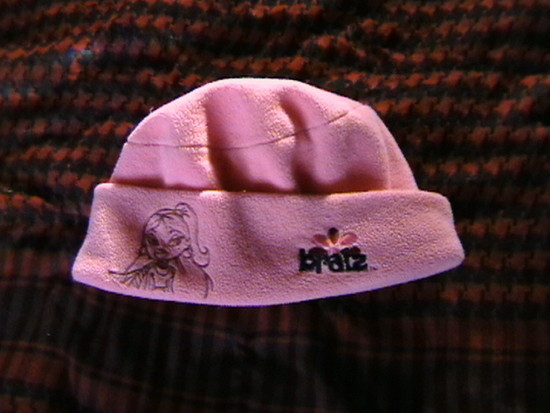 kepurė bratz