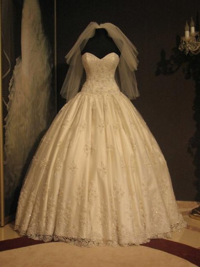 Nuotakos suknele (vestuviu suknele)