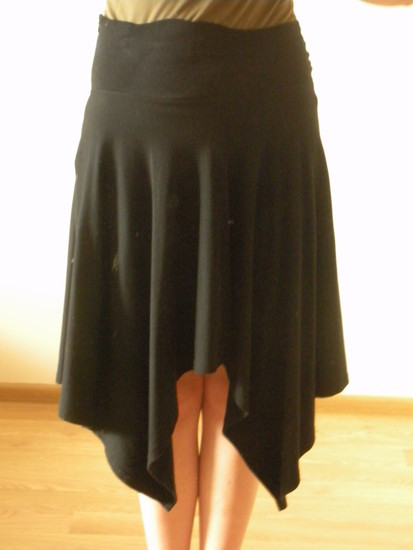 Medžiaginis juodas sijonas