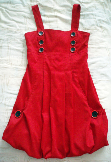 Raudona suknelė-sarafanas