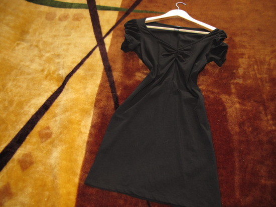 H&M juoda suknele