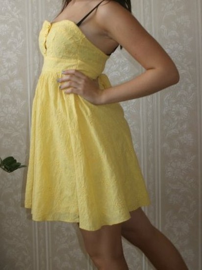 Geltona trumpa daili suknelė