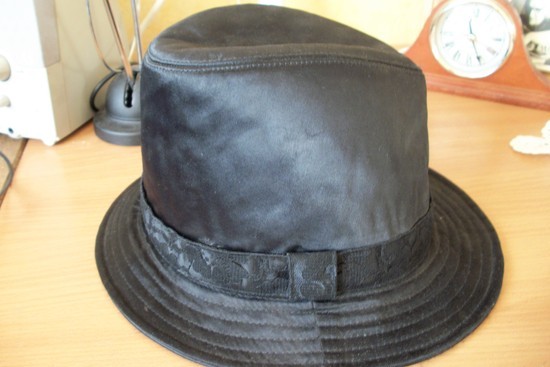 Juodo šilko skrybelė