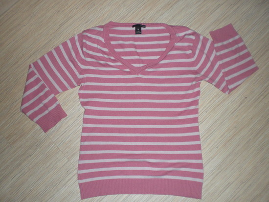 Ruzavas dryzuotas megztinukas