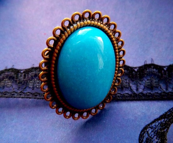 Žiedas su mėlynu kalnų žadeito akmeniu