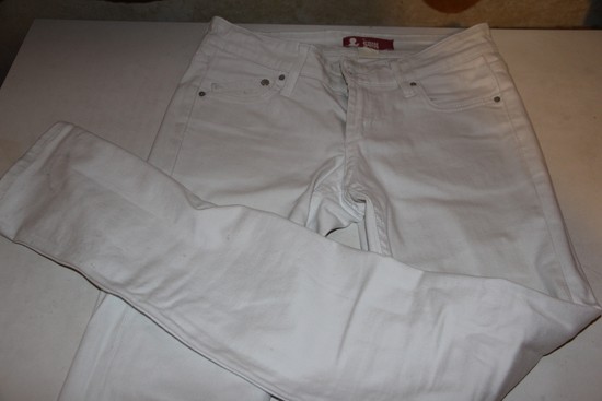 H&M balti džinsai