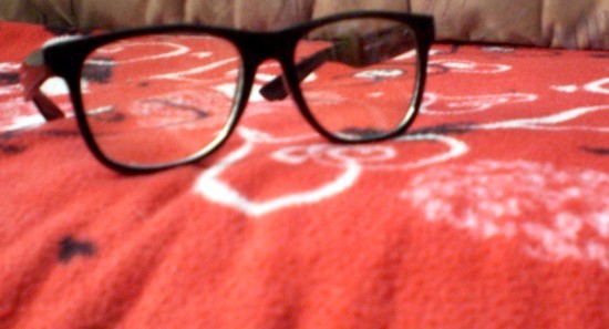 juodi wayfarer akiniai skaidriais stiklais. :)