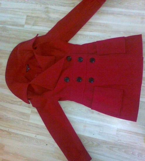Gražus raudonas žieminis paltukas