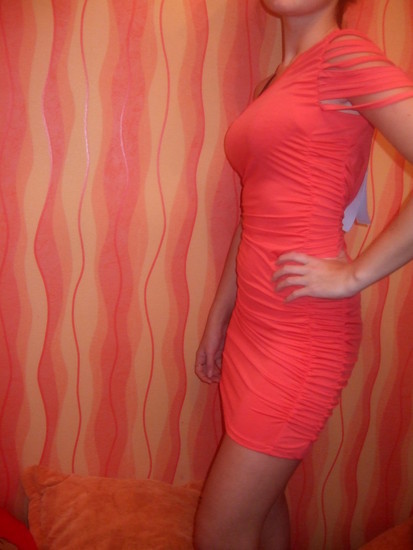 Seksuali raudona suknelė