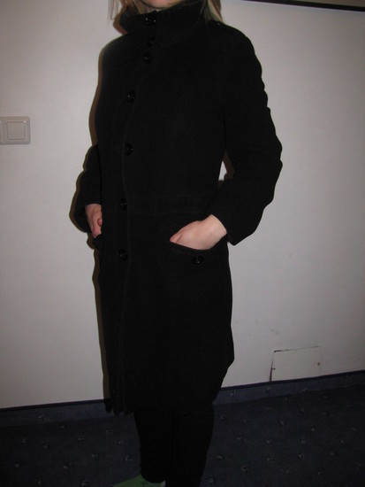 Juodas klasikinis paltas