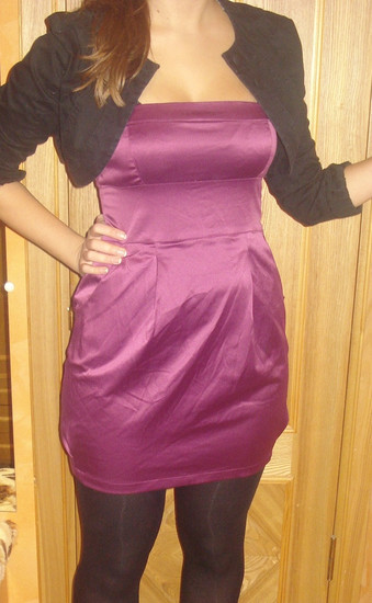 purpurinė suknelė