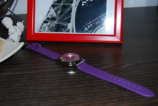 Nedėvėtas violetinis laikrodis