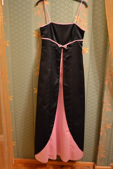 Puošni juoda/rožinė vakarinė suknelė
