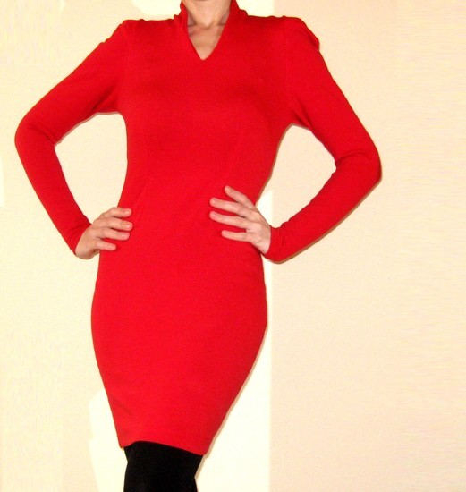 Raudona nauja suknelė
