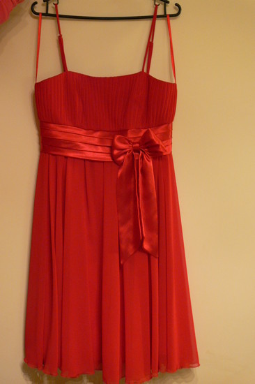 Raudona geros kokybės suknelė