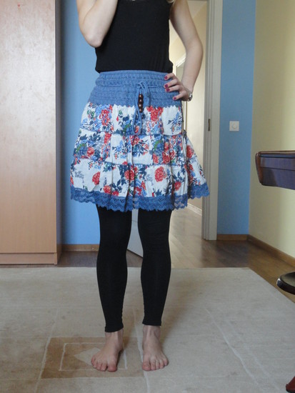 Naujas gėlėtas sijonas