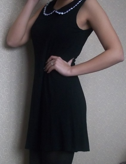 juoda suknelė 