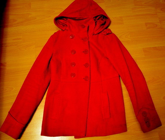 Raudonas paltukas Bershka