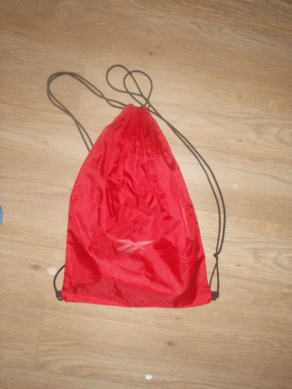 Raudonas kūno kultūros maišelis
