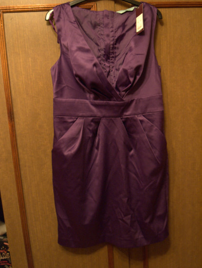 Nauja, violetine, atlasine suknele