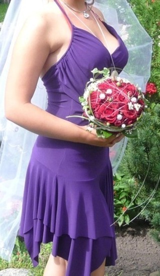 graži proginė violetinė suknelė