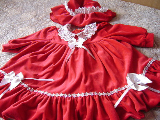 puošni raudona suknelė